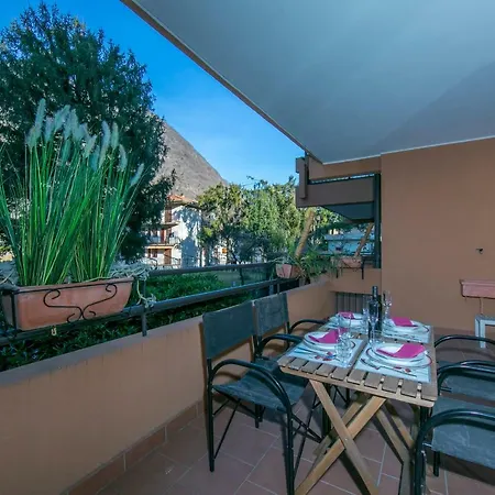 Laveno-mombello Sleeps 4 *