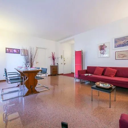 Laveno-mombello Sleeps 4