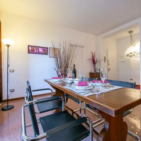 Διαμέρισμα Laveno-mombello Sleeps 4 Laveno-Mombello