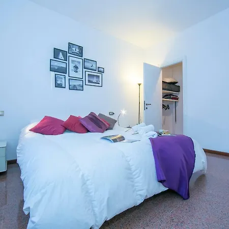Laveno-mombello Sleeps 4 Διαμέρισμα