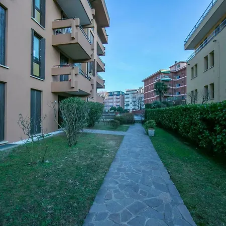 Laveno-mombello Sleeps 4