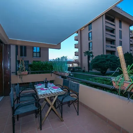 Διαμέρισμα Laveno-mombello Sleeps 4